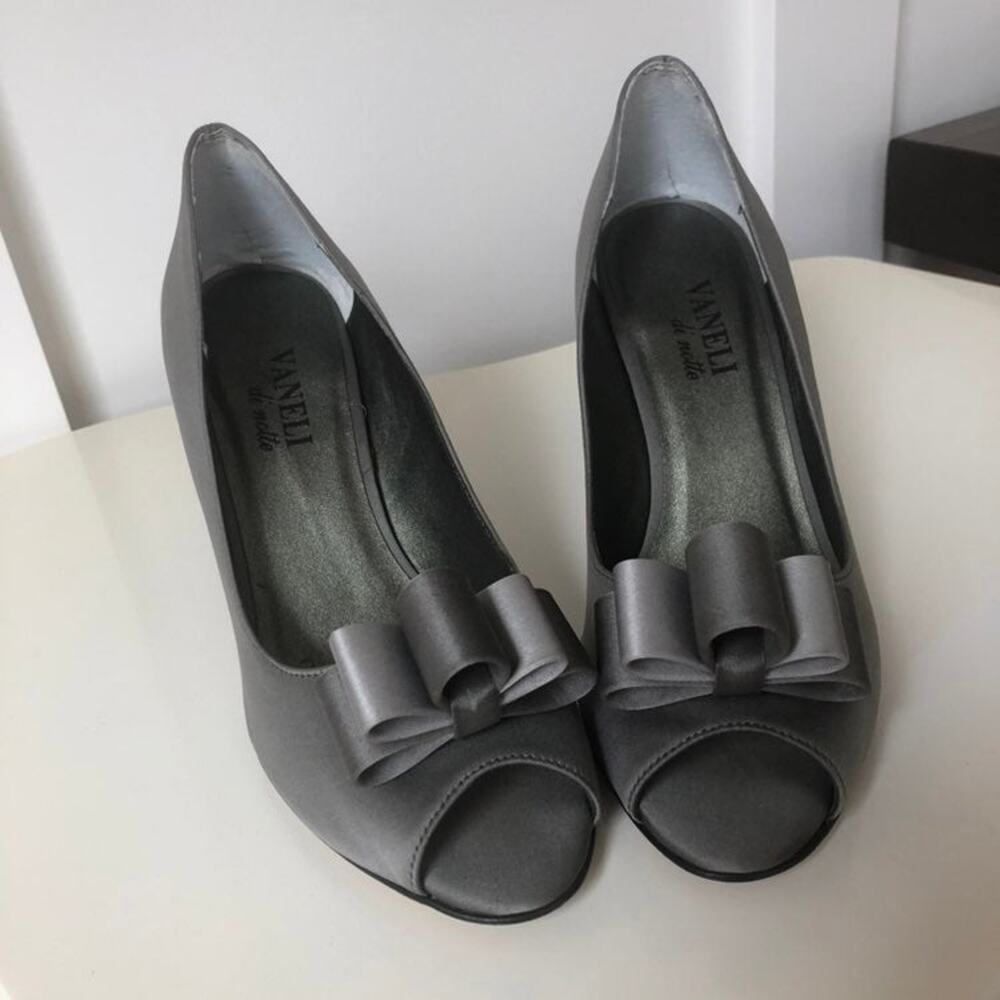 Vanelli di Notte pewter silver satin heels